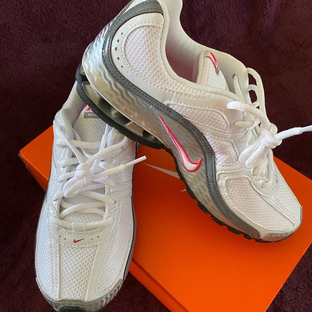 Nike womens Reax Run 5